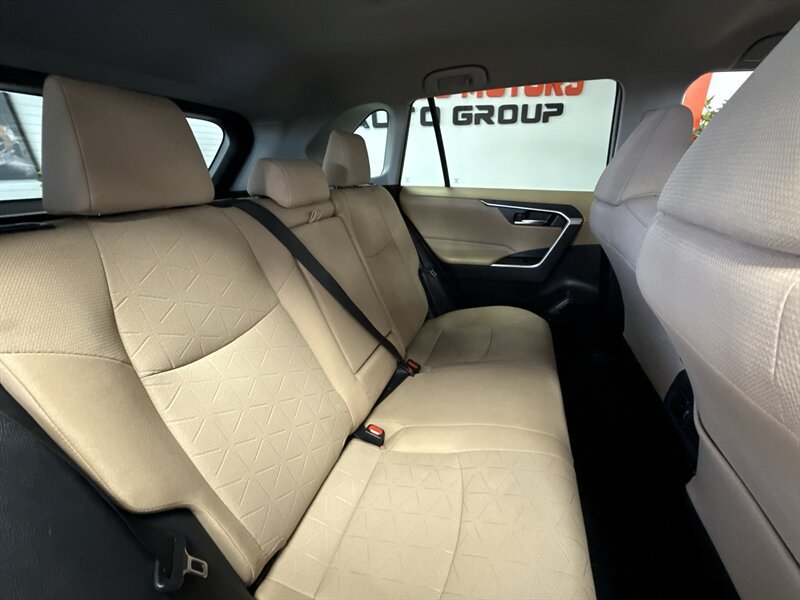 Used 2020 Toyota RAV4 XLE AWD/4WD image 27