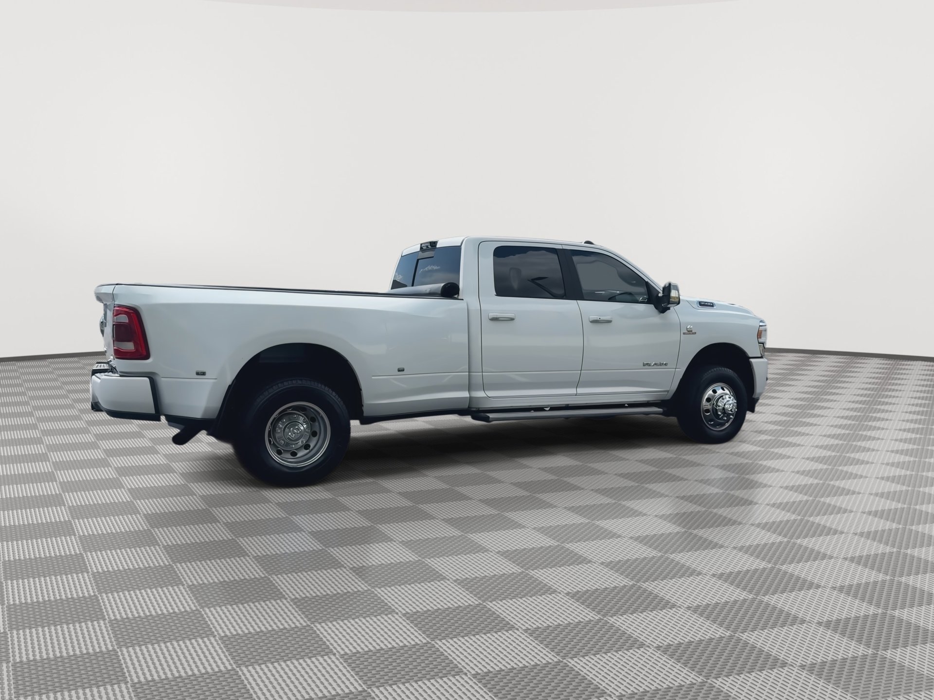 Used 2024 RAM 3500 Laramie w/ Towing Technology Group AWD/4WD image 9