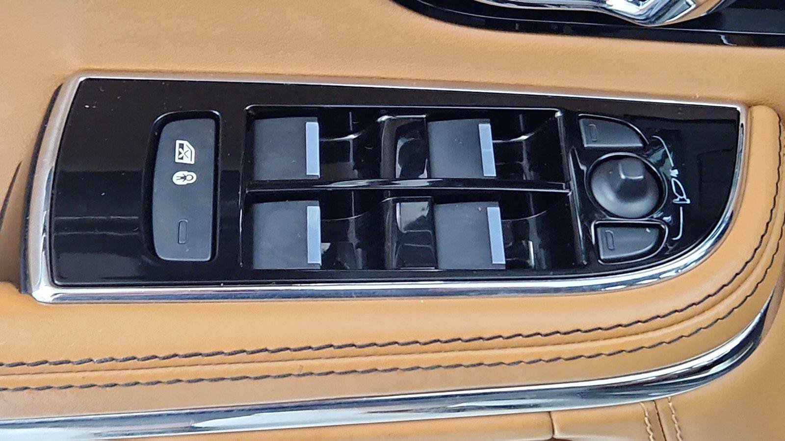 Used 2016 Jaguar XJ L Portfolio AWD/4WD image 15