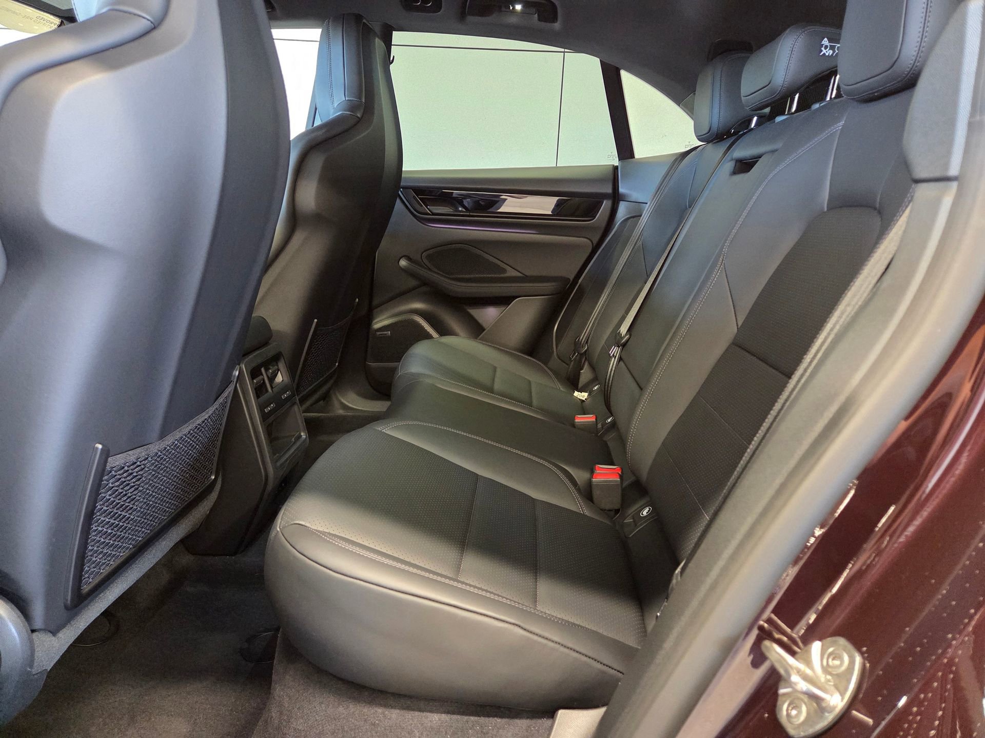 Certified 2025 Porsche Macan 4 Electric image 11