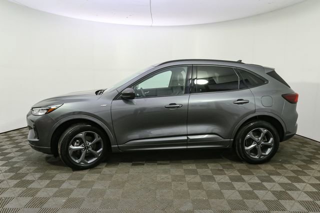 Used 2023 Ford Escape ST-Line w/ Tech Pack #1 AWD/4WD image 6