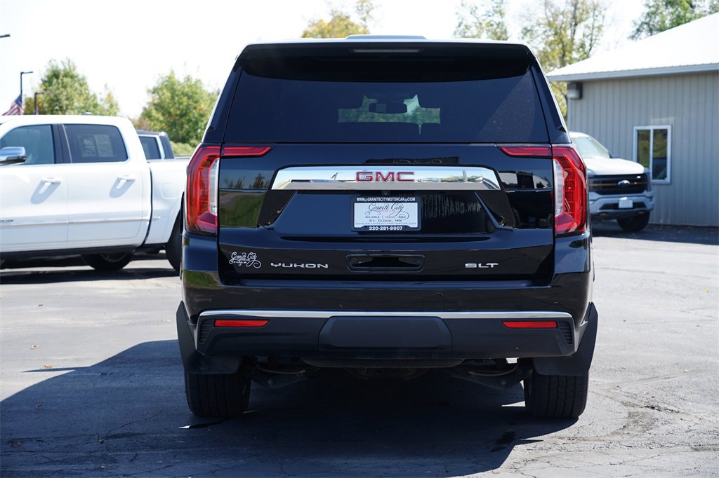 Used 2023 GMC Yukon XL SLT w/ SLT Luxury Package image 4