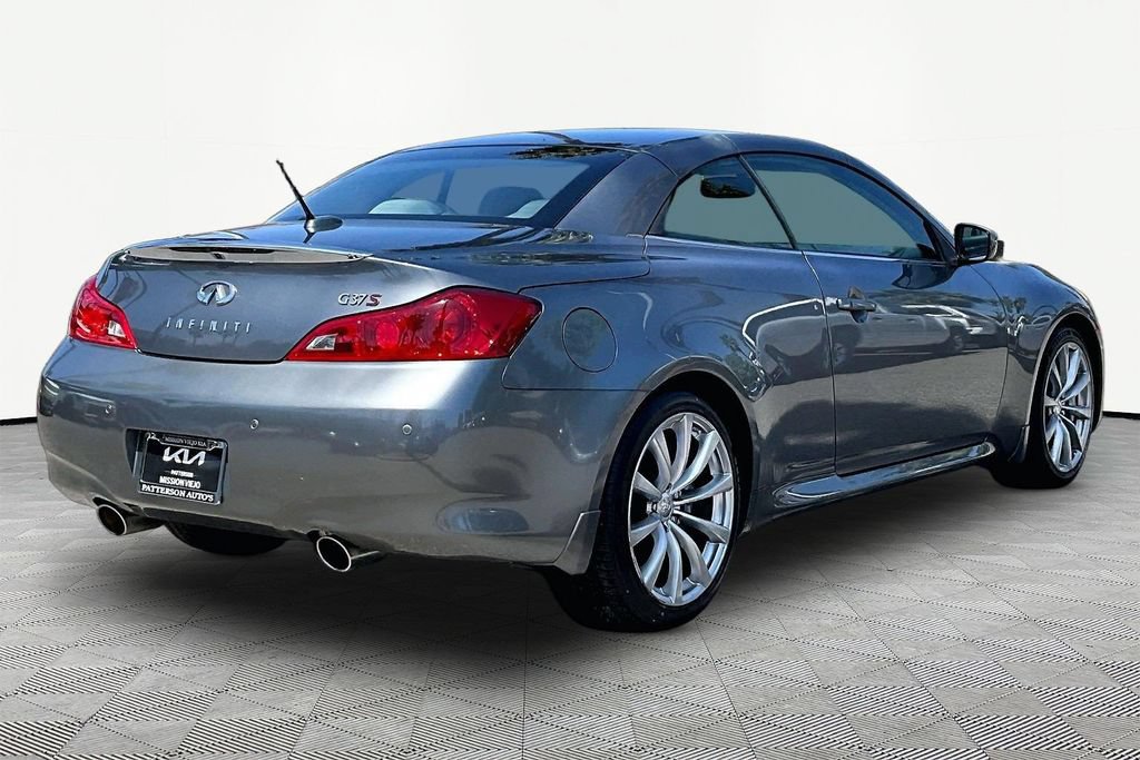 Used 2010 INFINITI G37 Convertible w/ Premium Pkg RWD image 2