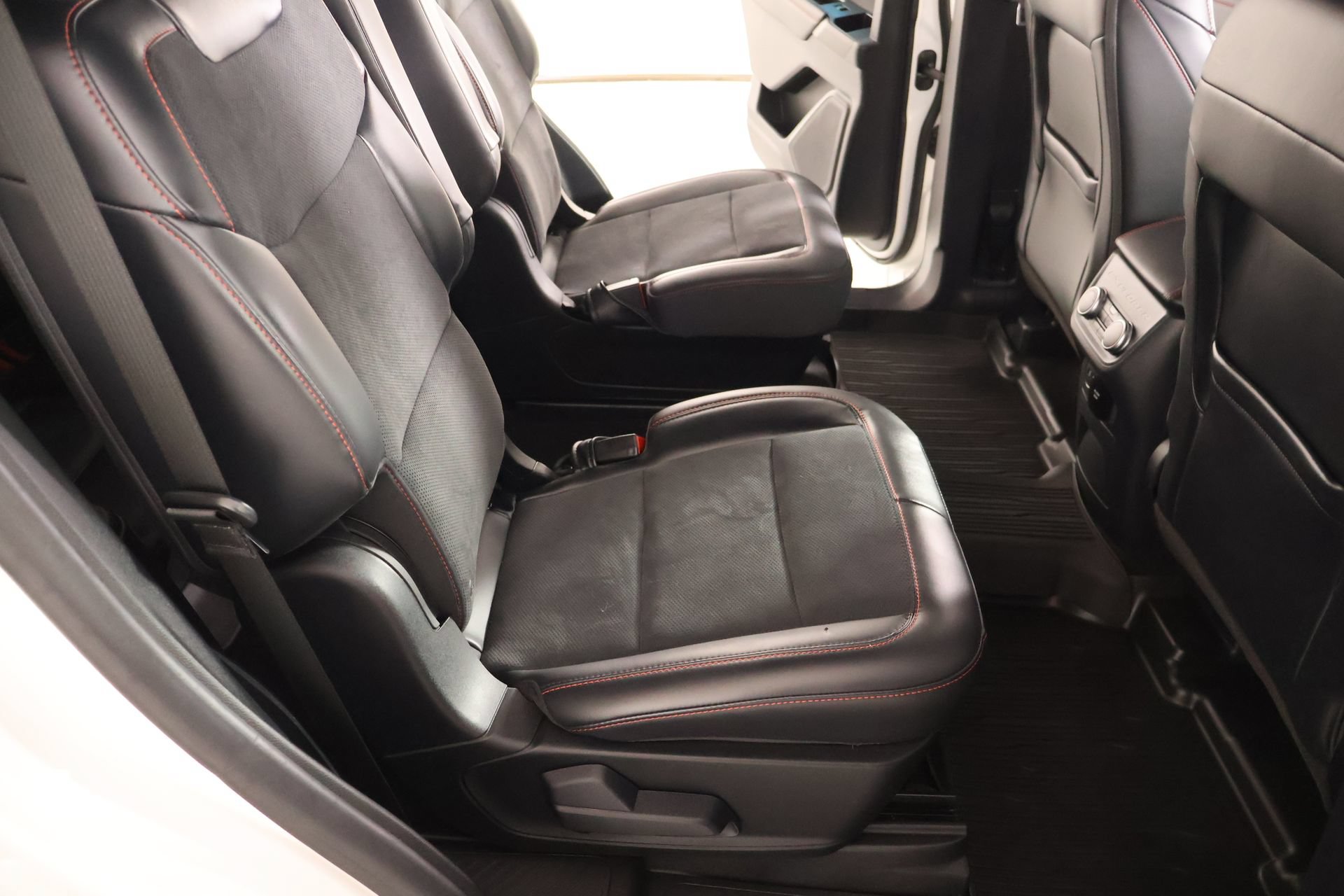 Used 2025 Ford Explorer ST RWD image 15