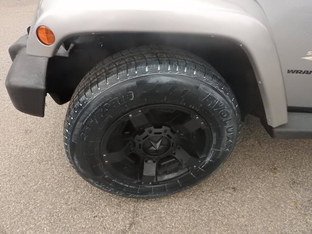 Used 2015 Jeep Wrangler Sahara w/ Connectivity Group AWD/4WD image 11