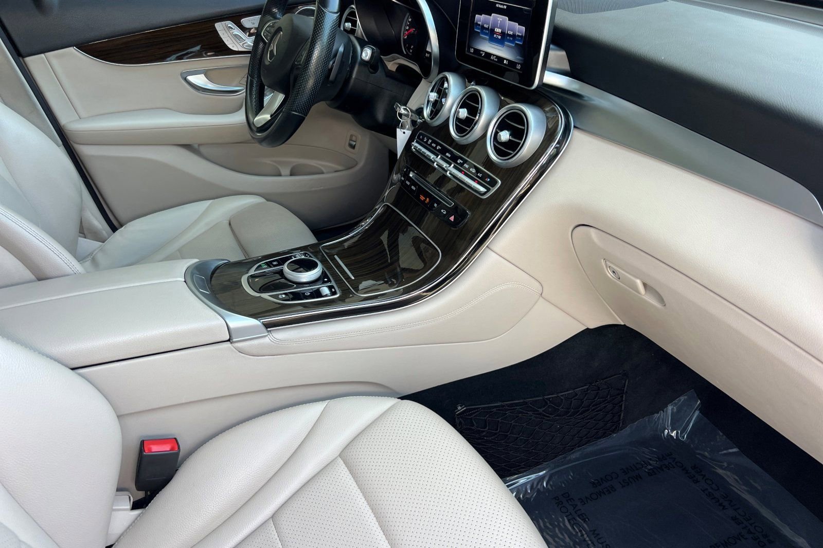 Used 2017 Mercedes-Benz GLC 300 4MATIC image 19