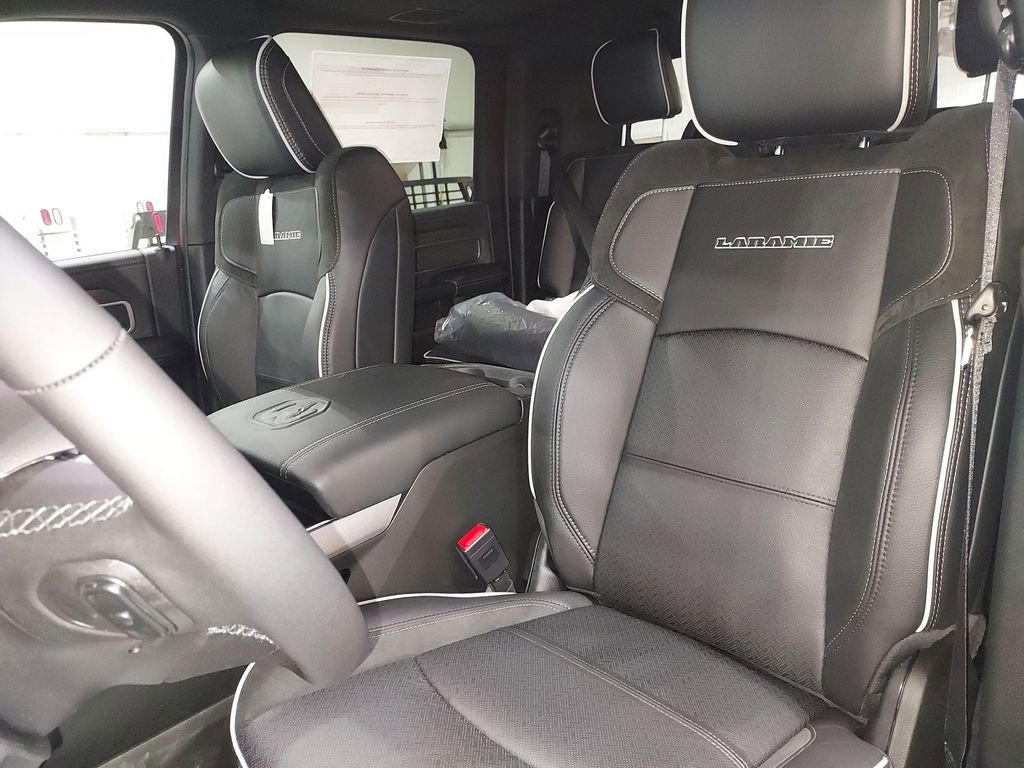 New 2026 RAM 2500 Laramie AWD/4WD image 18