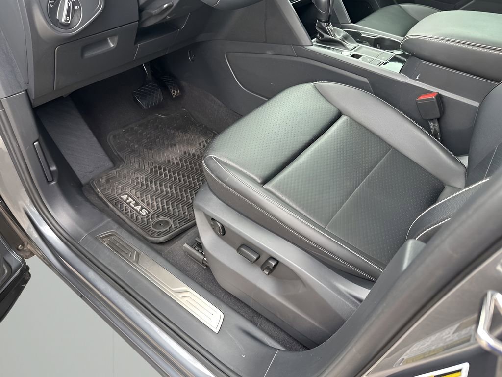 Used 2022 Volkswagen Atlas SE image 28