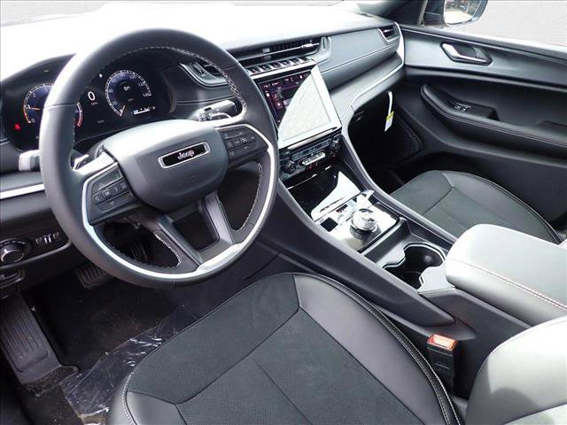 New 2025 Jeep Grand Cherokee L Altitude image 11