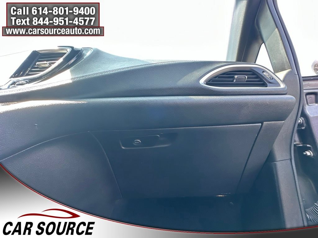 Used 2019 Chrysler Pacifica Limited w/ Advanced Safetytec Group FWD image 30