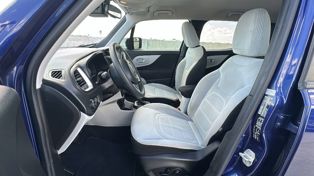 Used 2018 Jeep Renegade Latitude w/ Popular Equipment Group image 4