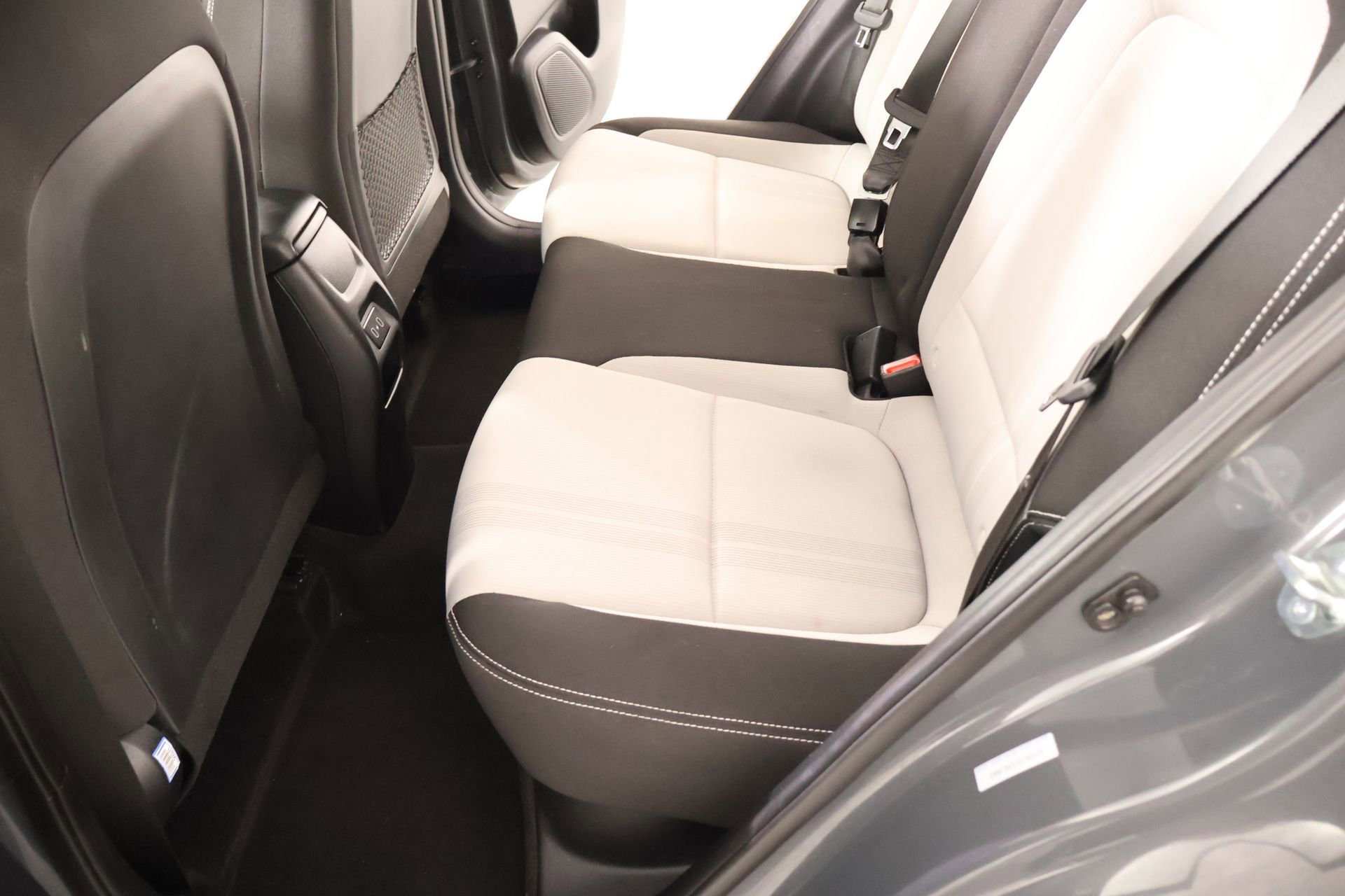 Used 2025 Hyundai Venue SEL FWD image 11