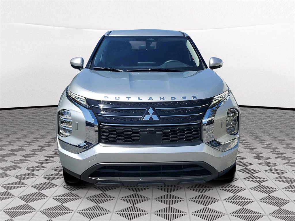 New 2025 Mitsubishi Outlander ES image 2