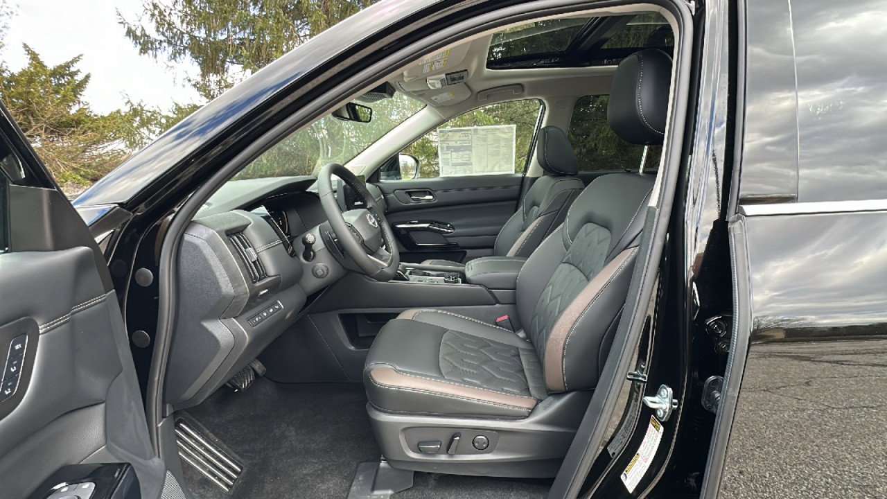 New 2026 Nissan Pathfinder Platinum image 7