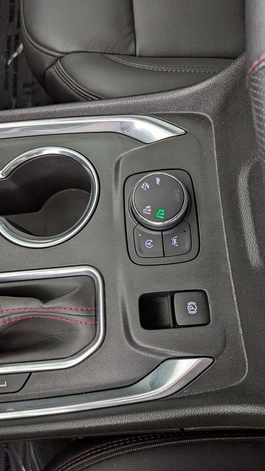 Used 2023 Chevrolet Traverse RS AWD/4WD image 32