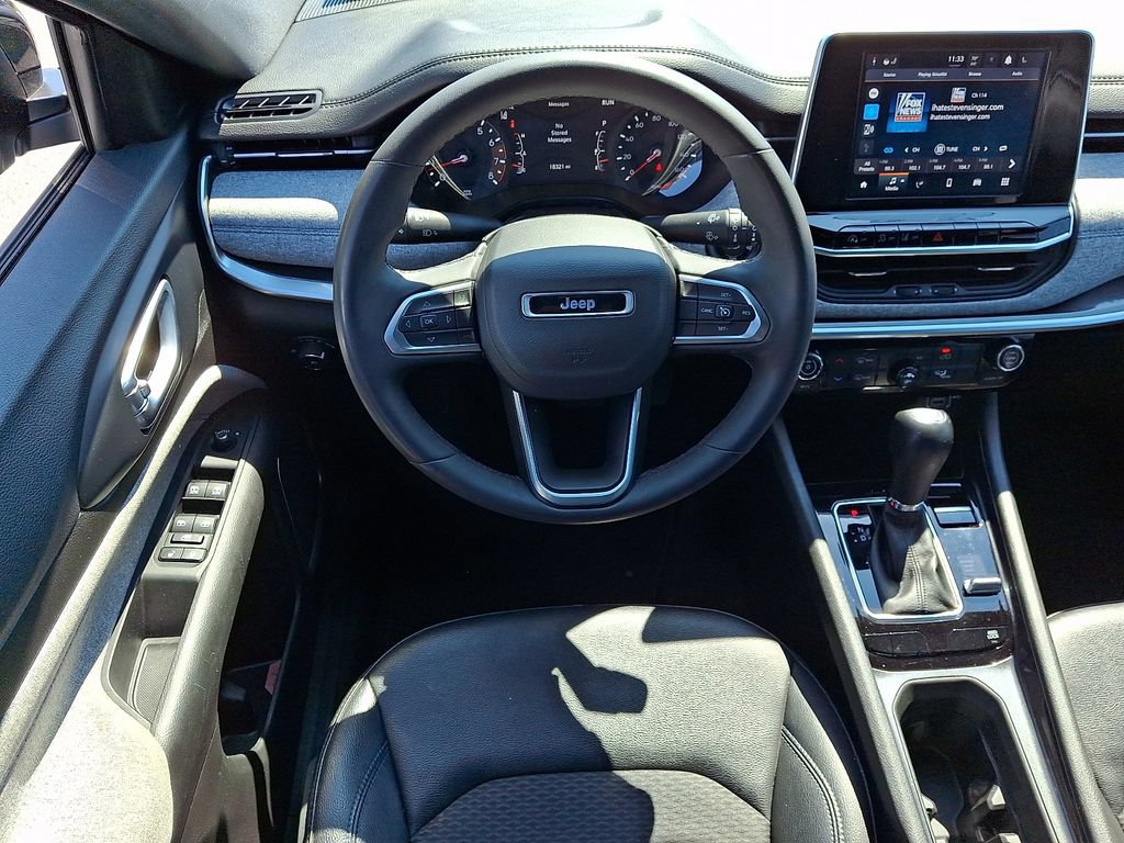 Used 2025 Jeep Compass Latitude AWD/4WD image 13