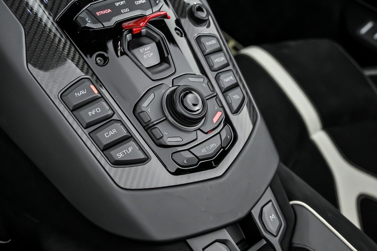 Used 2021 Lamborghini Aventador SVJ AWD/4WD image 32