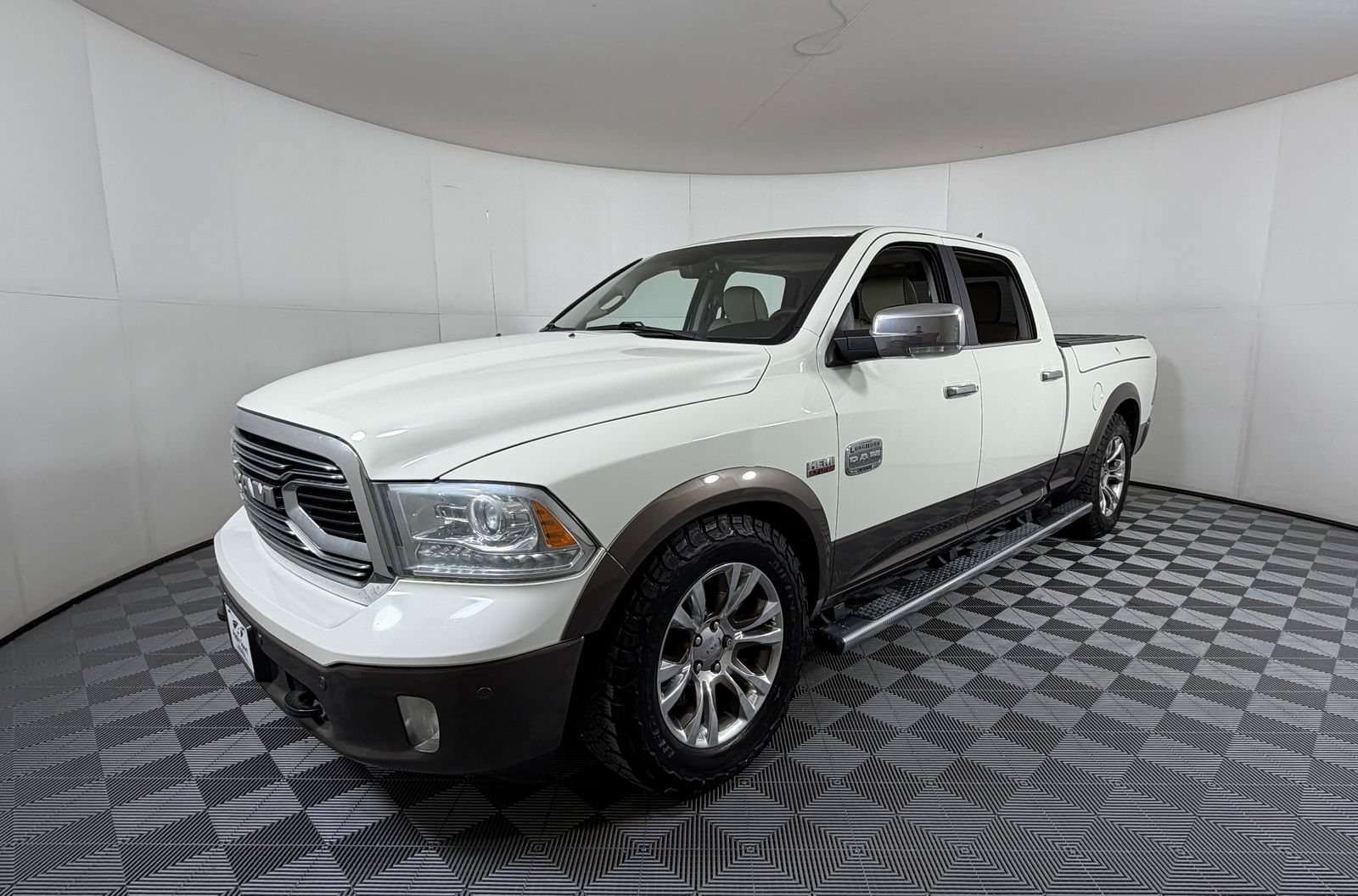 Used 2018 RAM 1500 Laramie Longhorn w/ Longhorn Southfork Package AWD/4WD image 2
