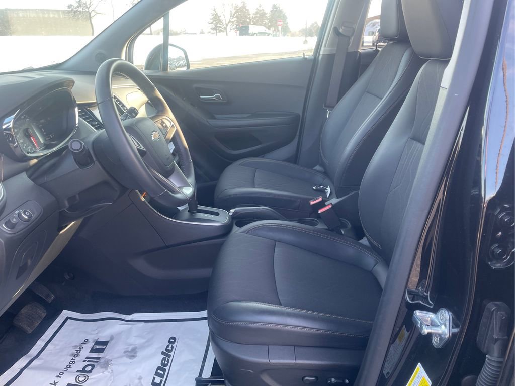 Used 2022 Chevrolet Trax LT w/ LT Convenience Package image 9