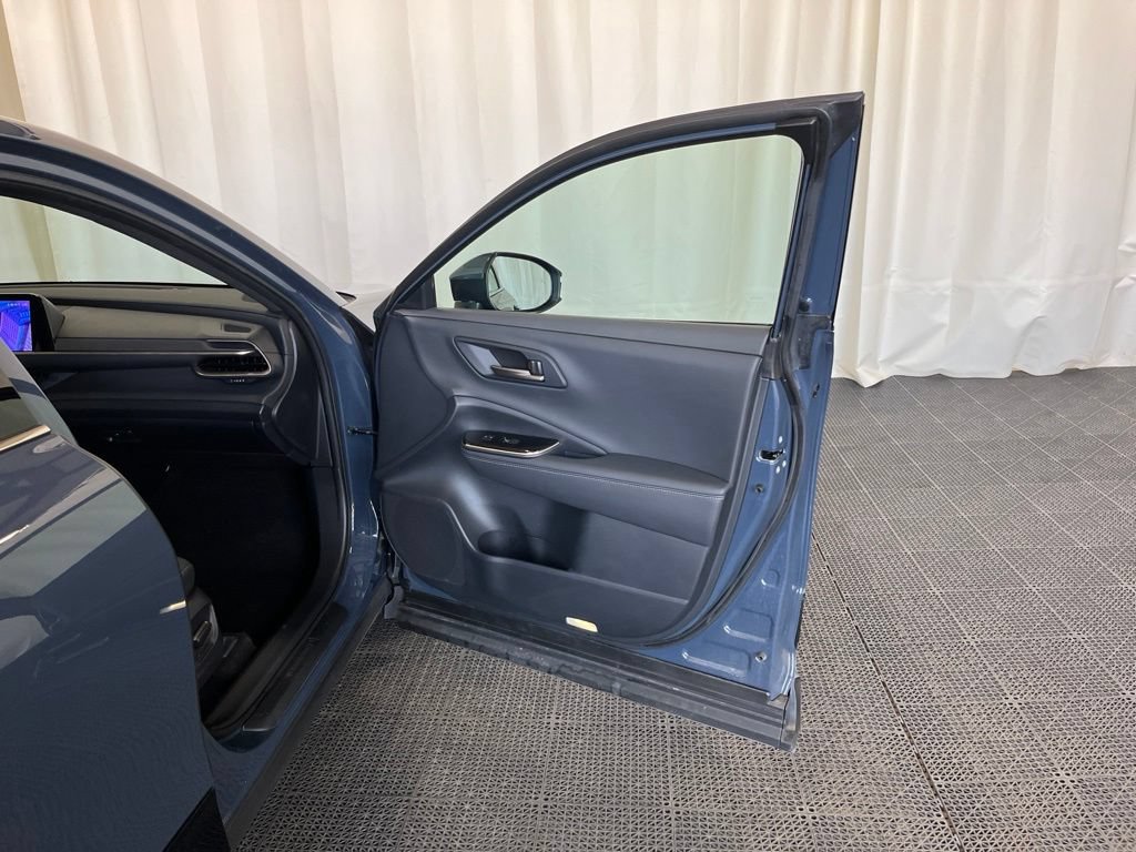 Used 2025 Toyota Crown AWD/4WD image 19