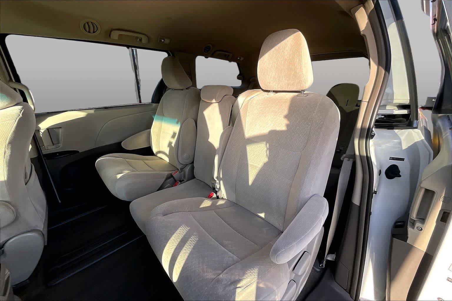 Used 2015 Toyota Sienna LE FWD image 20