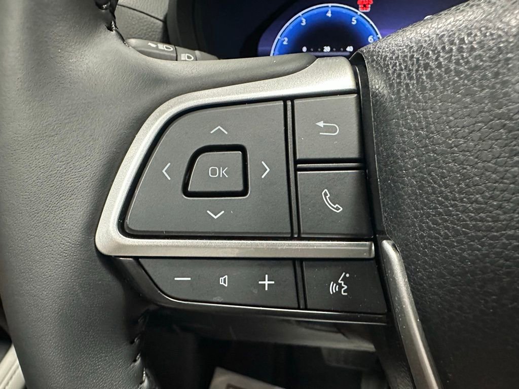 Used 2025 Toyota Grand Highlander AWD image 19