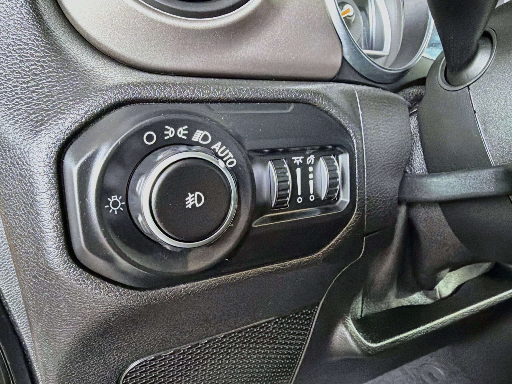 Used 2020 Jeep Wrangler Sport AWD/4WD image 30