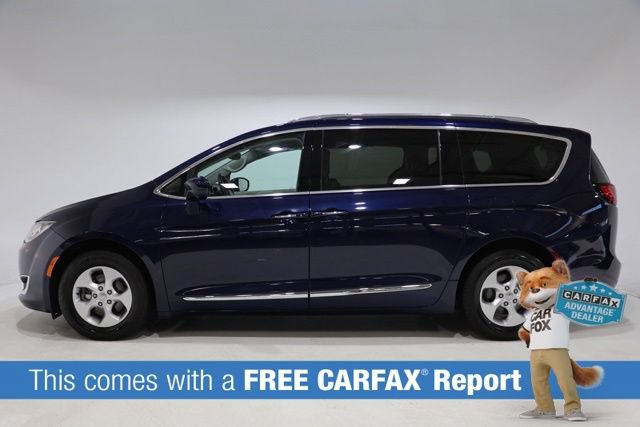 Used 2017 Chrysler Pacifica Touring-L Plus w/ Advanced Safetytec Group FWD image 2