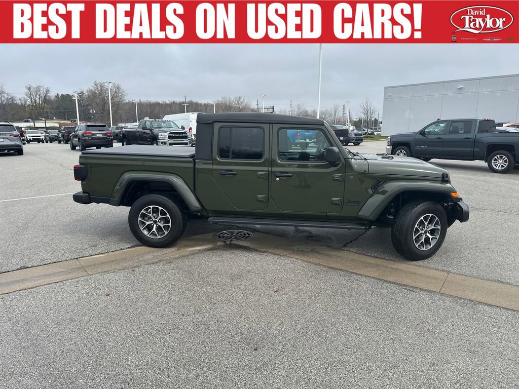 Used 2024 Jeep Gladiator Sport AWD/4WD image 2