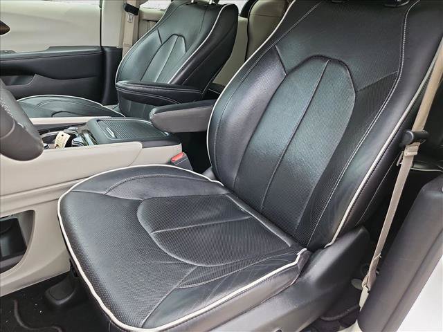 Used 2023 Chrysler Pacifica Limited FWD image 12