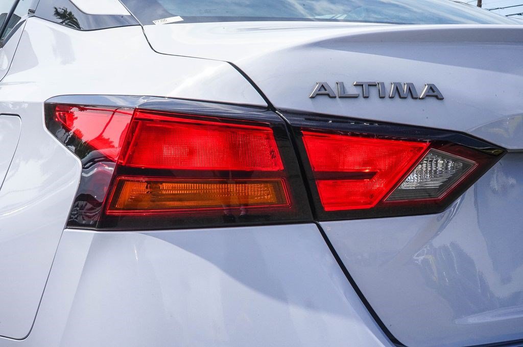 Certified 2023 Nissan Altima 2.5 SR FWD image 9