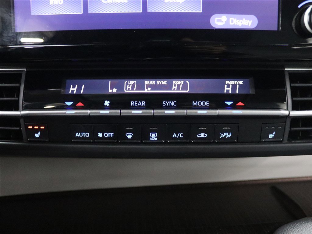 Used 2023 Toyota Sienna XLE image 31