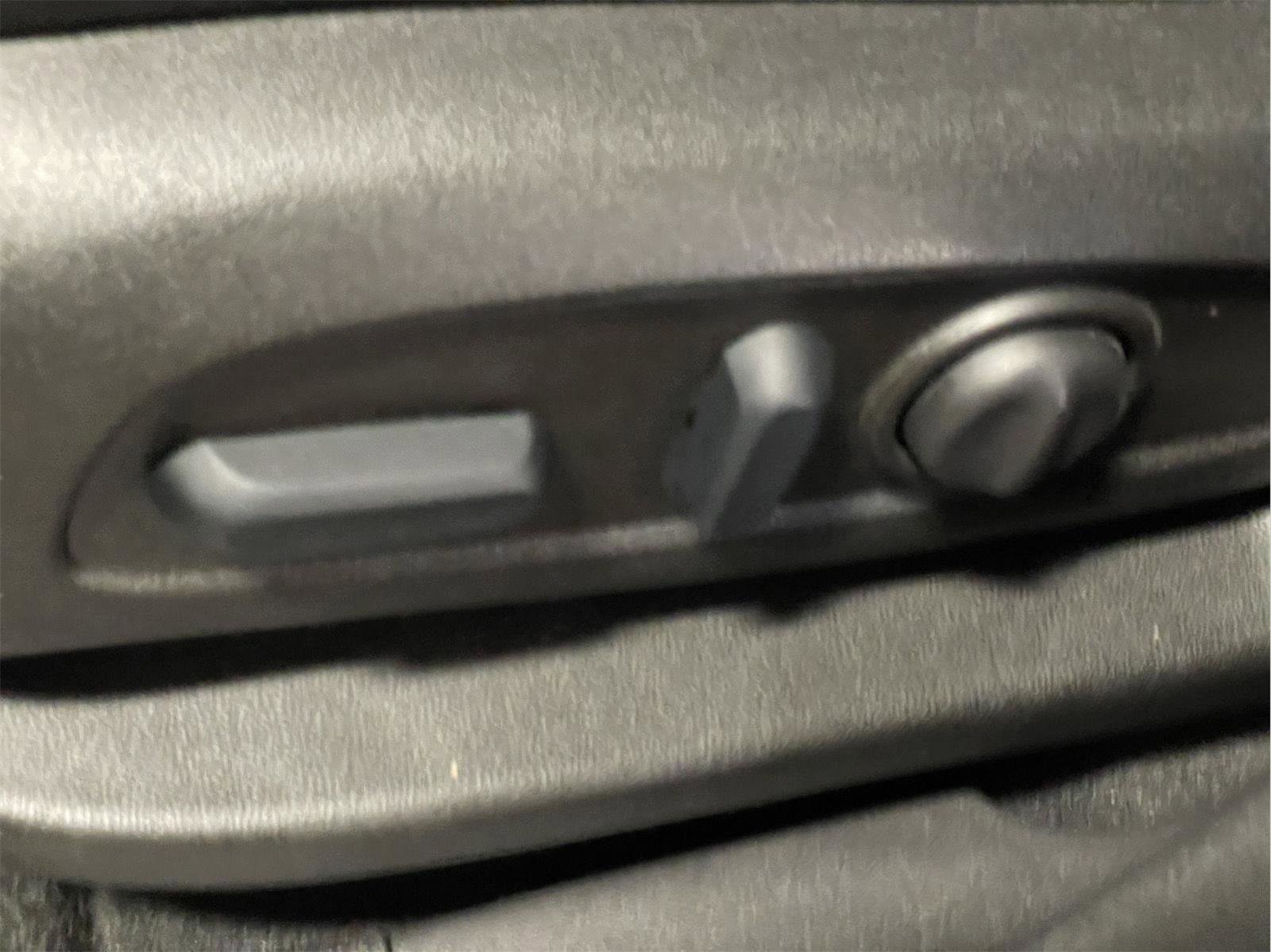 Used 2023 GMC Terrain SLT w/ LPO, Floor Liner Package image 24