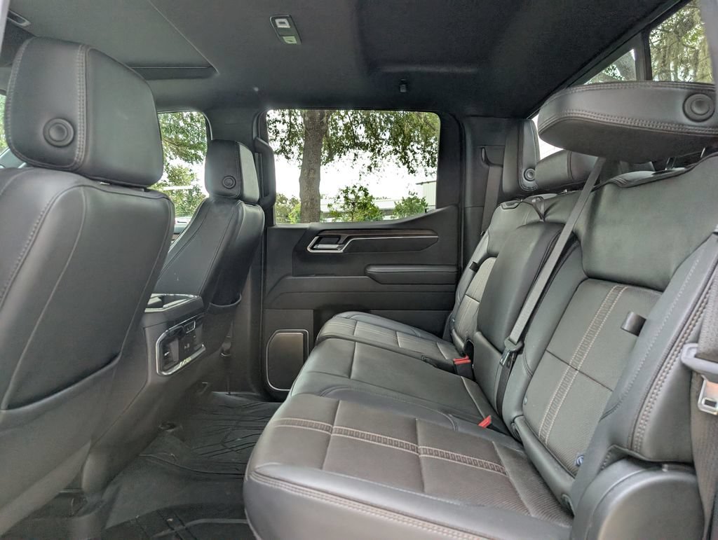 Used 2025 Chevrolet Silverado 1500 High Country AWD/4WD image 23