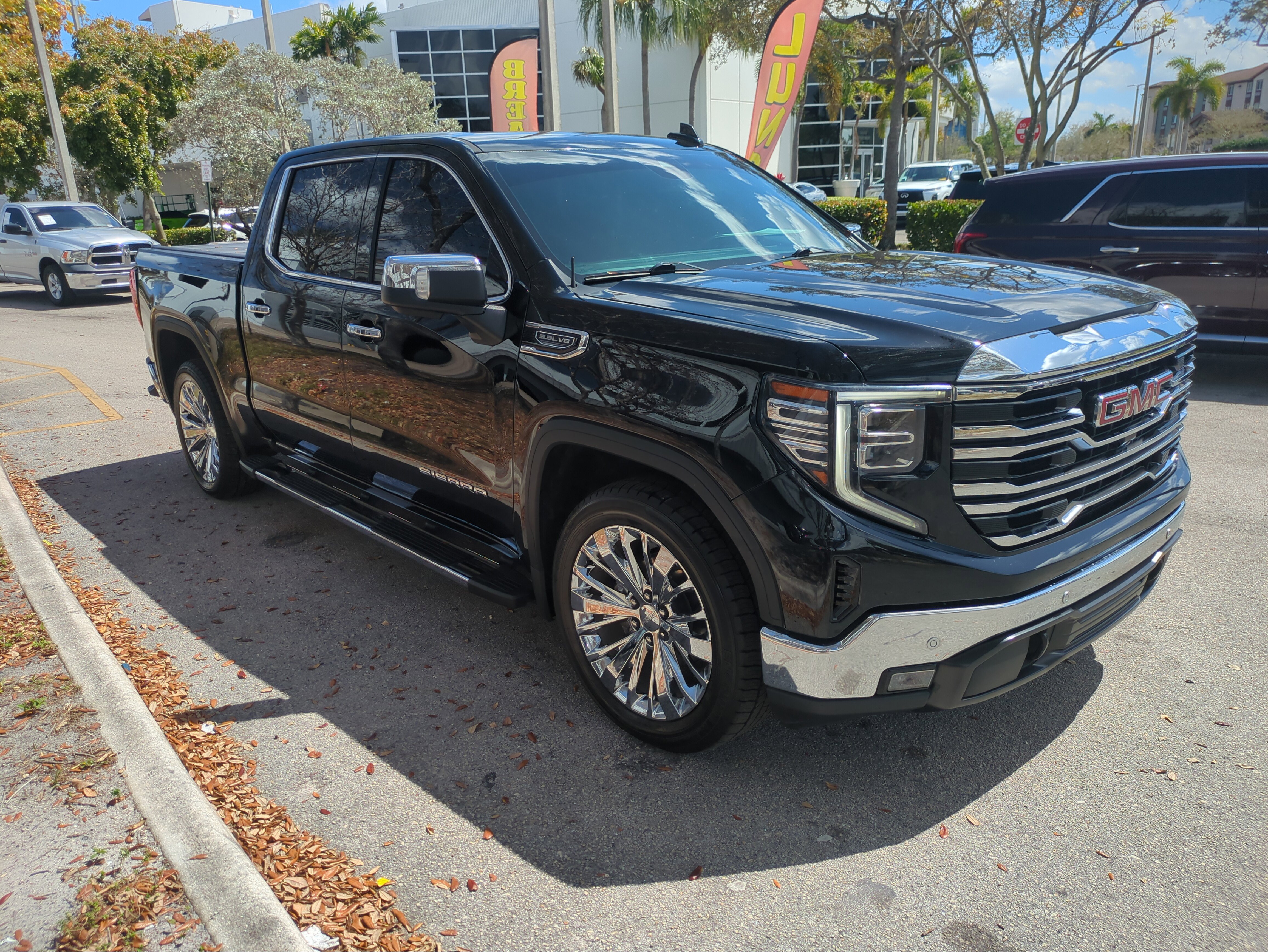 Used 2023 GMC Sierra 1500 SLT w/ SLT Premium Package image 2