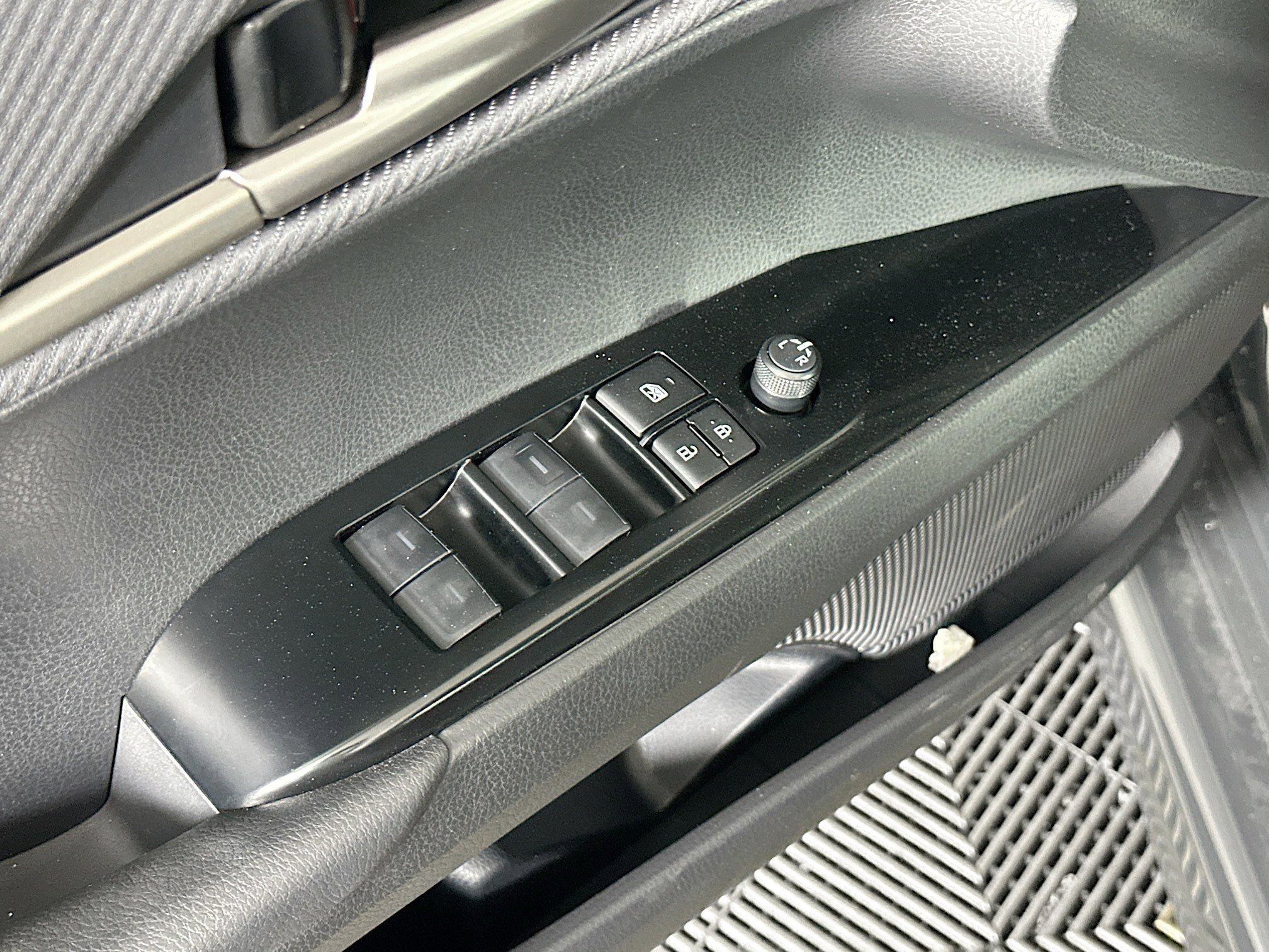 Used 2026 Toyota Camry SE FWD image 15