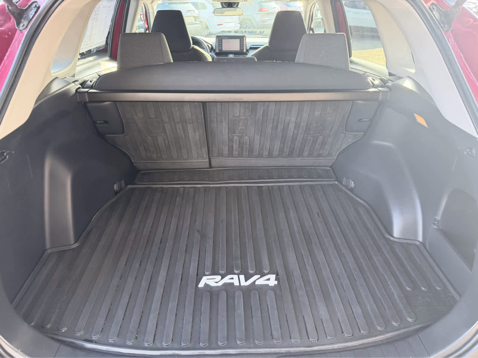 Used 2019 Toyota RAV4 LE image 11