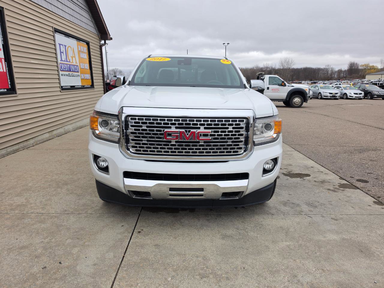 Used 2017 GMC Canyon Denali image 3