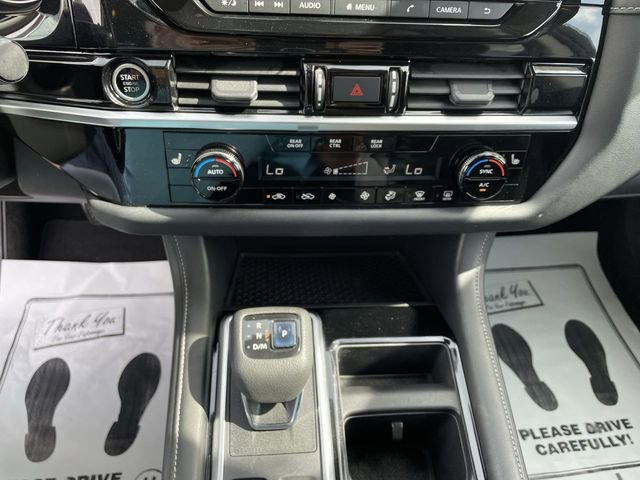 Used 2022 Nissan Pathfinder SV image 21