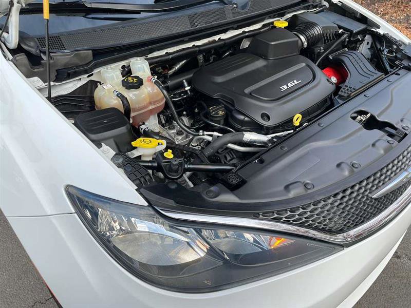 Used 2017 Chrysler Pacifica LX image 75