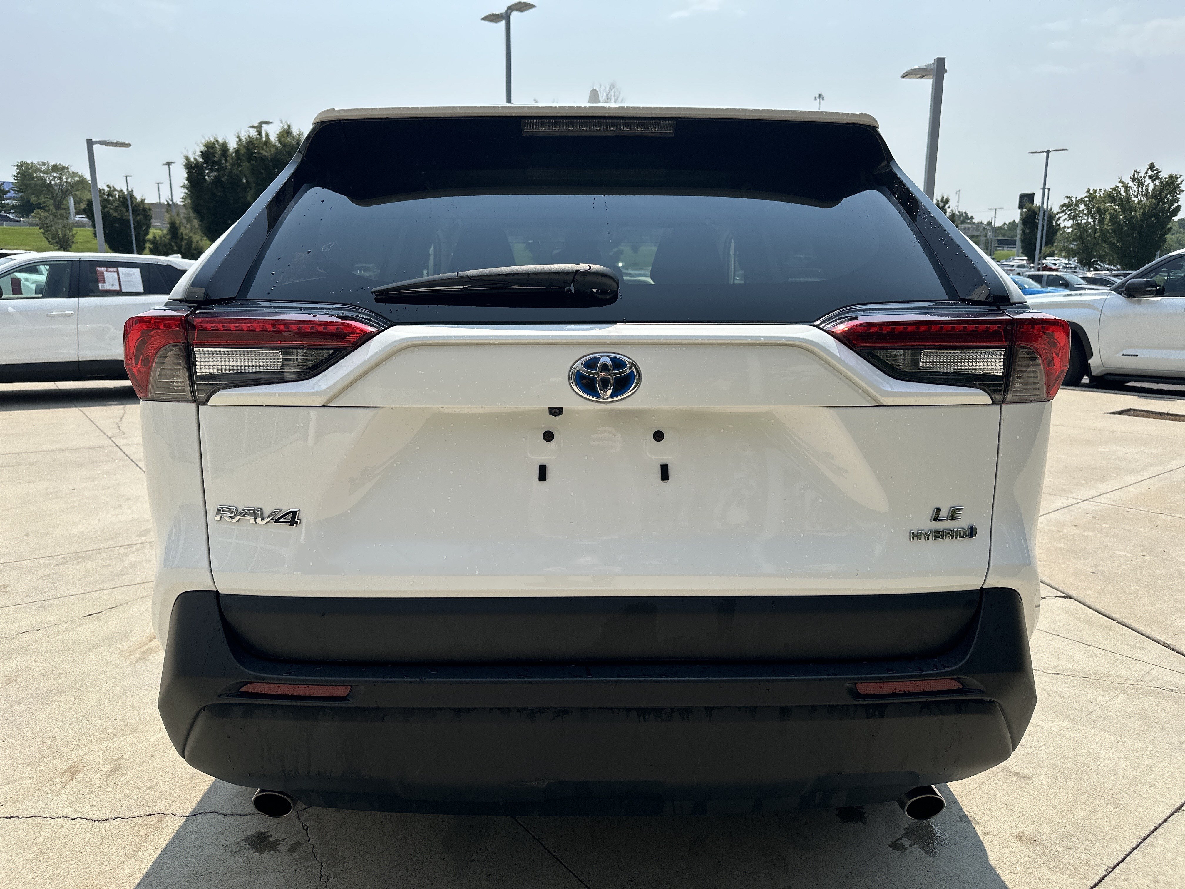 Used 2024 Toyota RAV4 LE AWD/4WD image 8
