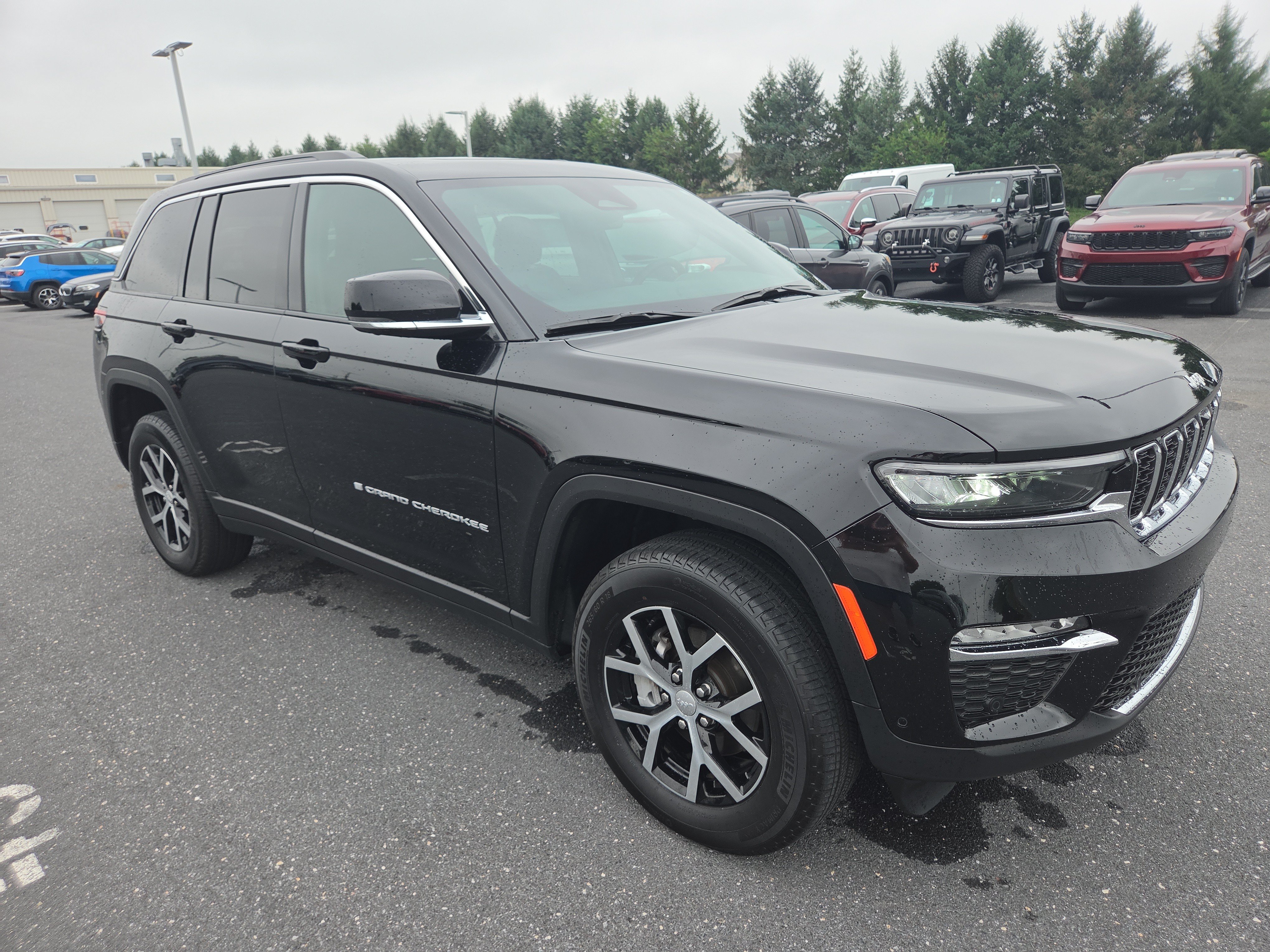Certified 2025 Jeep Grand Cherokee Limited w/ Luxury Tech Group II AWD/4WD image 15