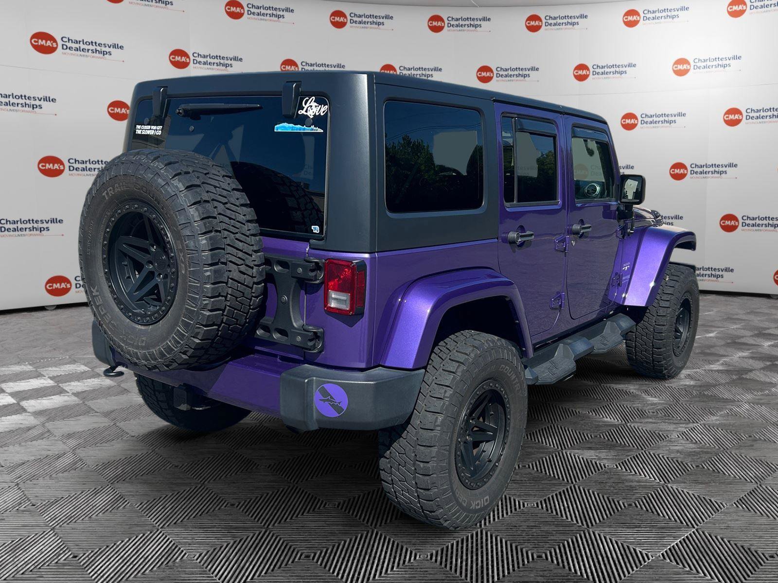 Used 2018 Jeep Wrangler Unlimited Sahara w/ Connectivity Group AWD/4WD image 5