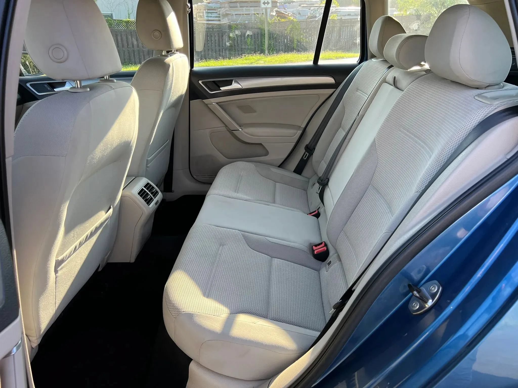 Used 2016 Volkswagen Golf Limited Edition FWD image 18