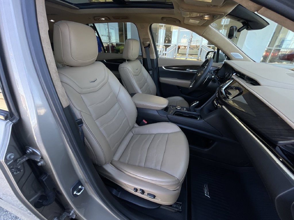 Certified 2023 Cadillac XT6 Sport w/ Platinum Package AWD/4WD image 29