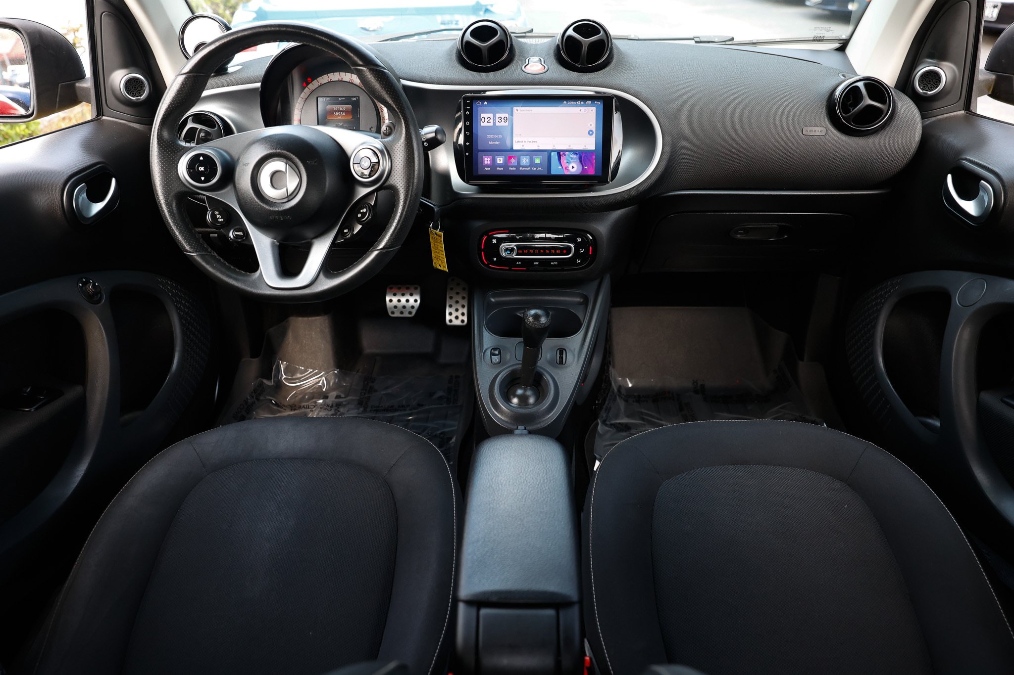 Used 2017 smart fortwo Proxy RWD image 2