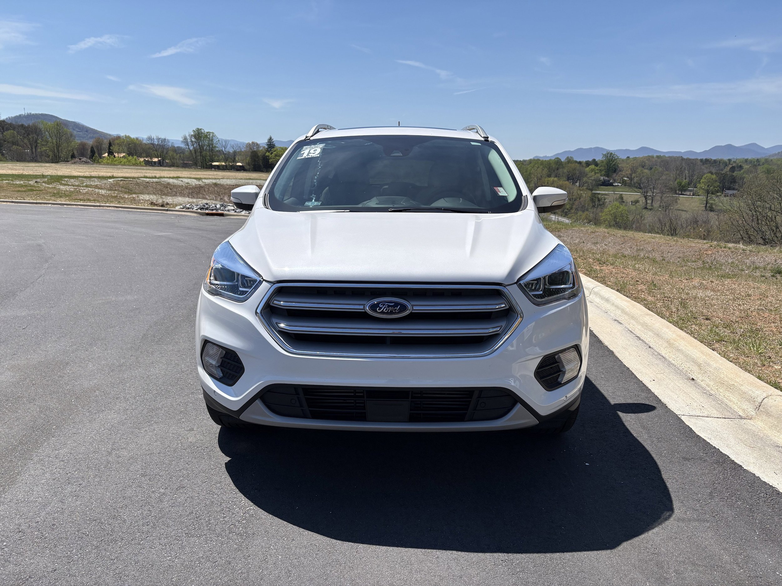 Used 2019 Ford Escape Titanium image 2