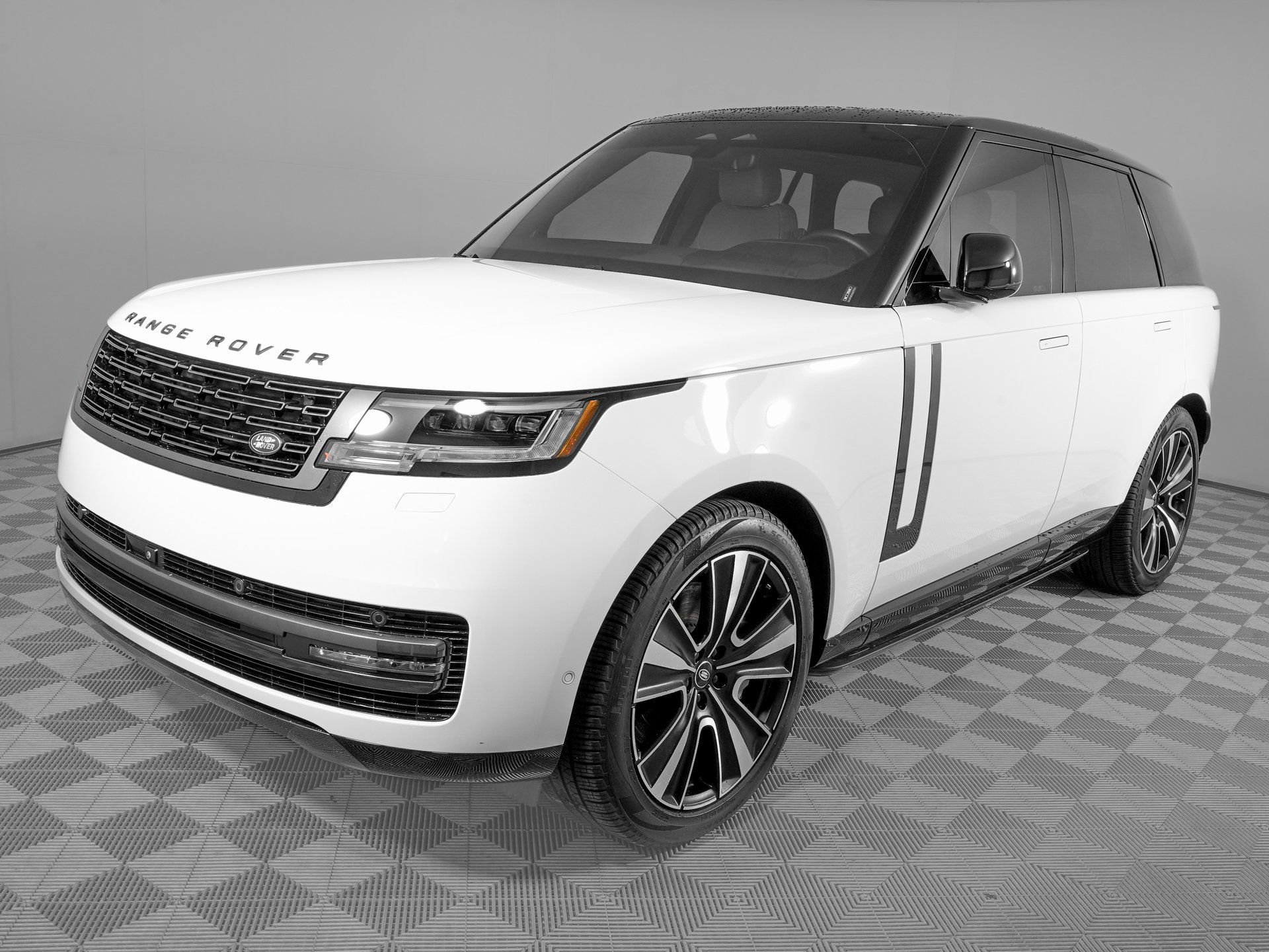 Used 2025 Land Rover Range Rover SE image 8