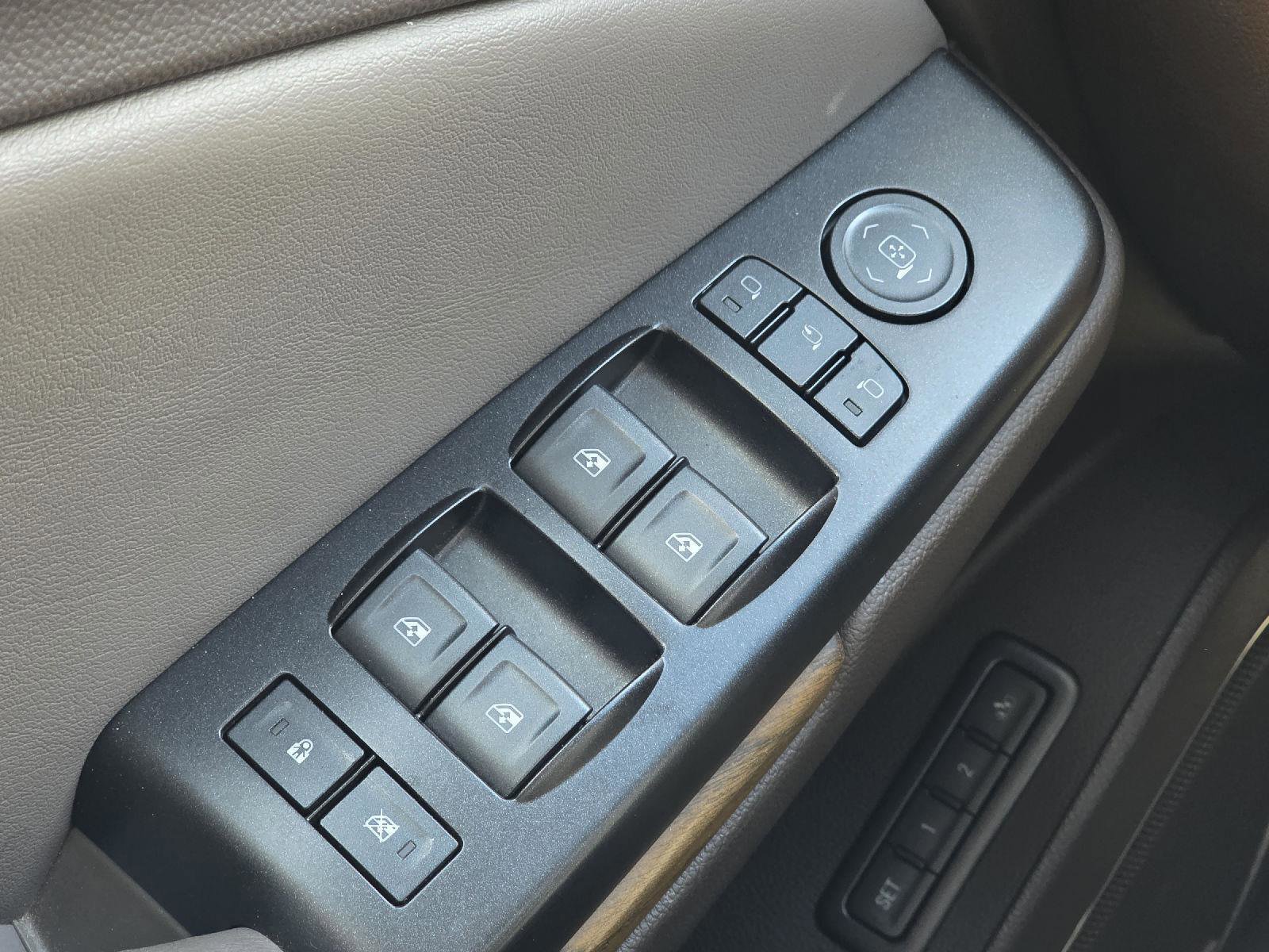 Used 2018 GMC Yukon Denali w/ Denali Ultimate Package image 9