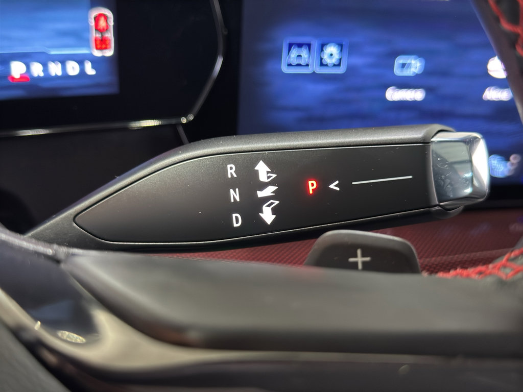 Used 2025 Chevrolet Traverse RS image 31